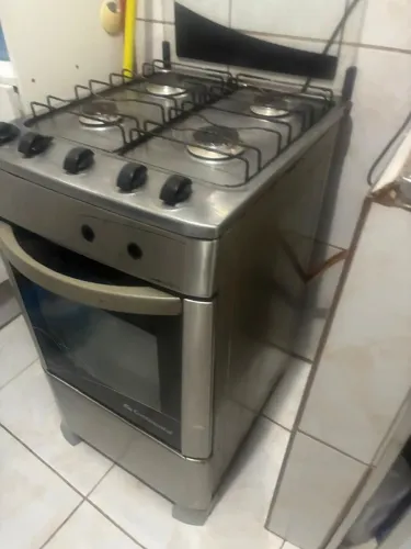 Fogão Esmaltec elétrico todo bom. 350