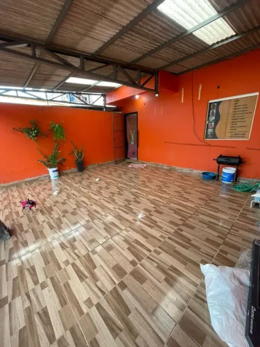 Vende-se Sobrado - Ideal para Moradia ou Uso Comercial