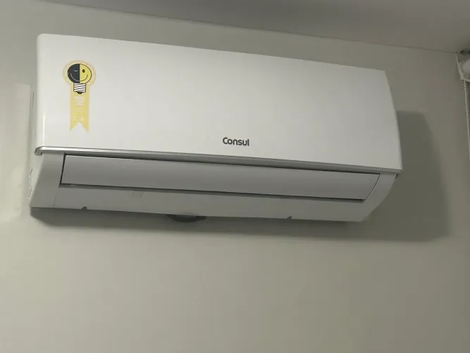 Ar condicionado usado (com defeito)