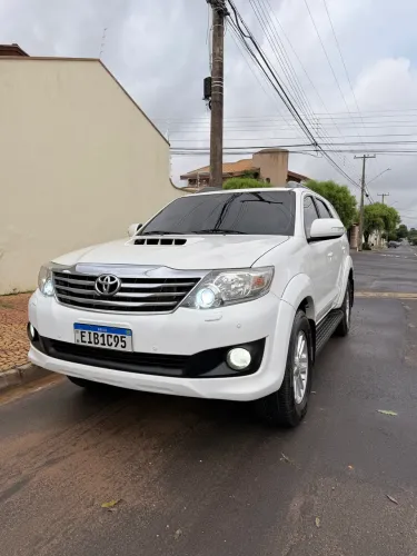 Toyota Hilux SW4 SRV D4-d 4X4 3.0 TDI Dies. AUT 2014