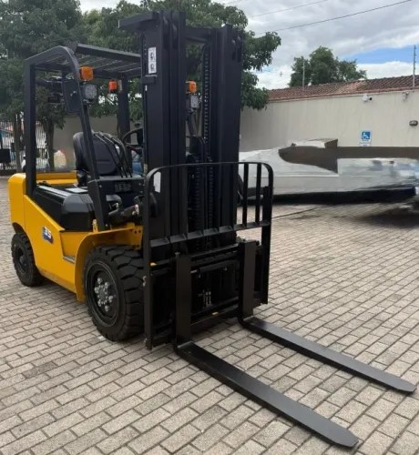 EMPILHADEIRA A DIESEL 3.5 TON, TORRE TRIPLEX 4.7 MTS, NOVA