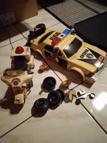 Brinquedo moto e carro da polícia antigo