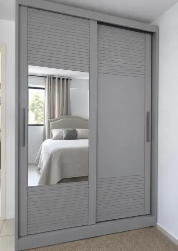 Guarda roupa com quase novo em perfeito estado