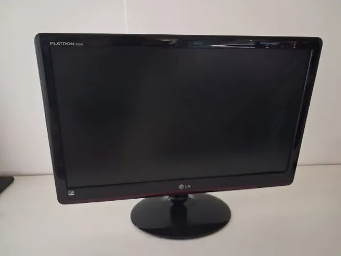 Monitor LG 21.5" Flatron E2350 - Funcionando (com detalhe na tela)