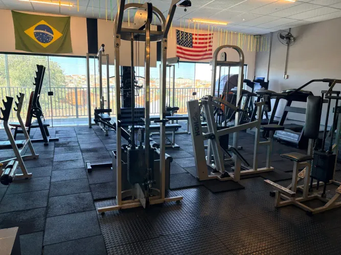 Vende se equipamentos para academia completa