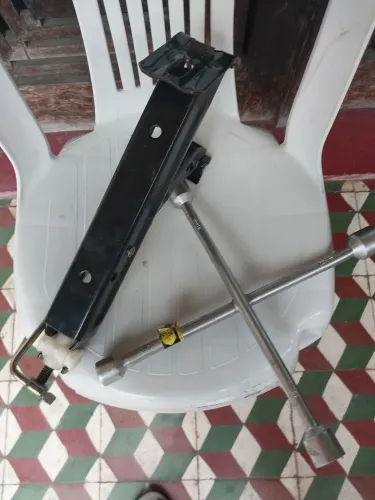 Vendo macaco automotivos mas chave de rodas novo. 