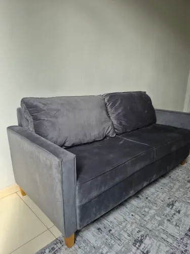 Sofá 3 lugares em veludo 