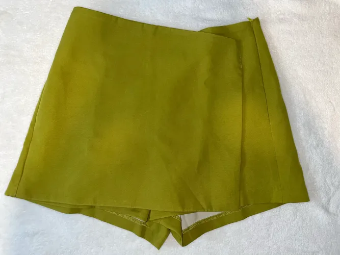 Short saia verde
