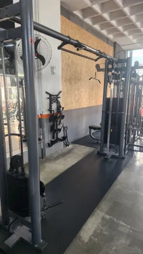 Academia completa musculação