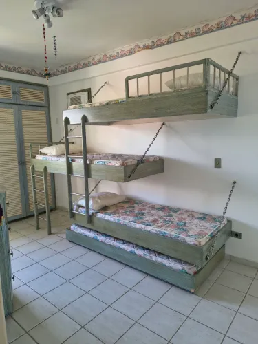 Vendo um treliche + cama auxiliar