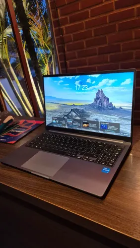 Galaxy book4 i3 128gb +Cabo e carregador e Mouse