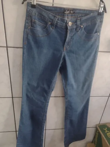 Calça flare, cintura baixa