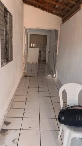 Aluga casa 2 quartos com garagem