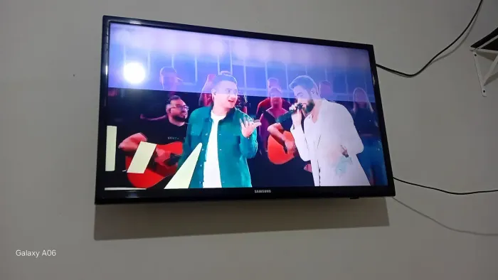 TV Samsung de 32 polegada e um Painel