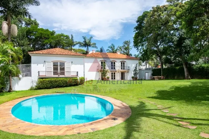 Casa para locação e venda no Alto da Boa Vista.