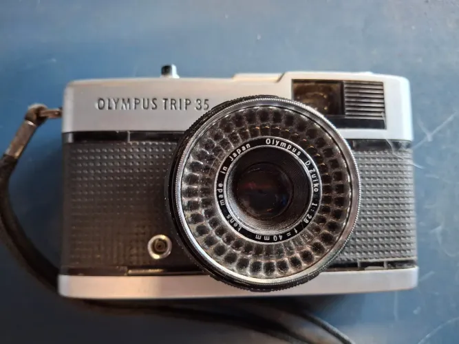 Câmera fotográfica Olímpia Trip 35