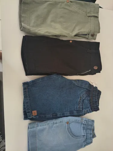 Vendo esse Lote de Bermudas Infantil 