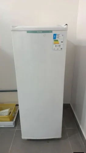 Vendo Freezer Vertical Cônsul 220V Funcionando Perfeitamente<br>**121 Litros<br>Valor R$1.000,00