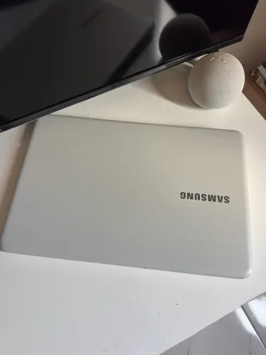 Notebook Samsung E30 Intel Core I3 4gb 1tb 15.6 W10 Branco - Excelente