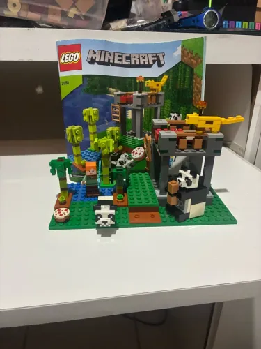 Lego Minecraft 21158 no precinho !!!