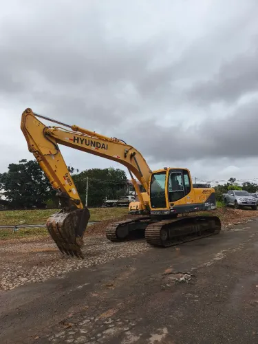 Escavadeira Hyundai r220 9s 2015