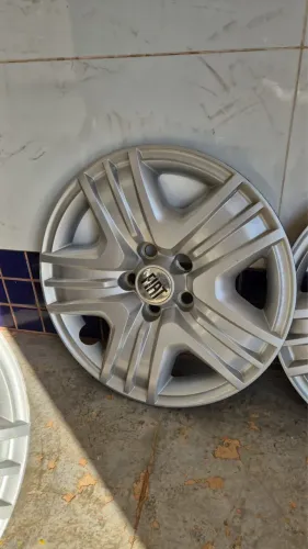 Rodas e calotas Fiat toro , serve para safira