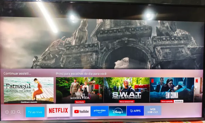 SMART TV Samsung 49 polegadas funcionando perfeitamente acompanha controle e cabo 