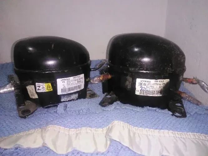 dois compressores com defeito