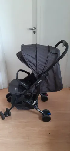 Carrinho de Bebê Safety 1st (SUPER LEVE) com Almofada