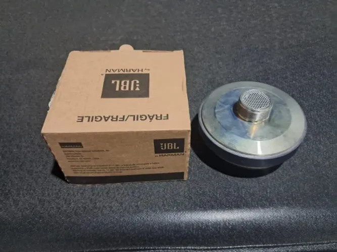 Vendo  Drive JBL D-220