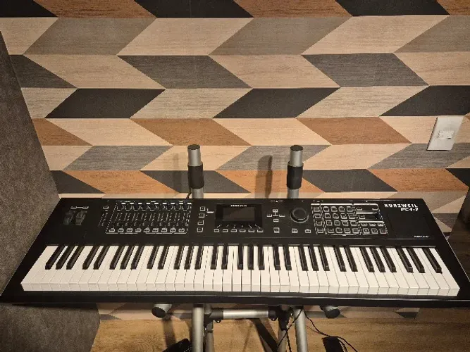 Teclado Kurzweil PC4-7