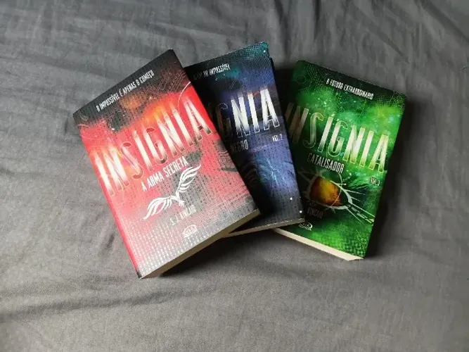 TRILOGIA INSÍGNIA