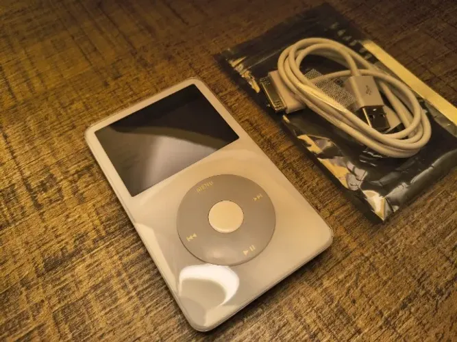 iPod Classic 5a ger. - 256gb - bateria nova, tela nova, carenagem frontal nova