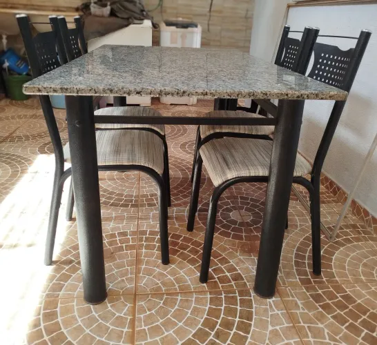 Mesa de granito 6 cadeiras