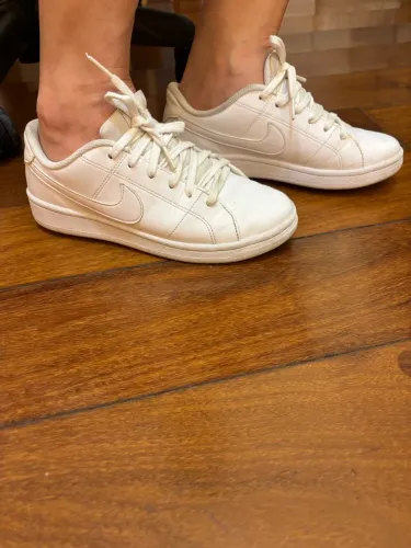 Tênis Nike court royale