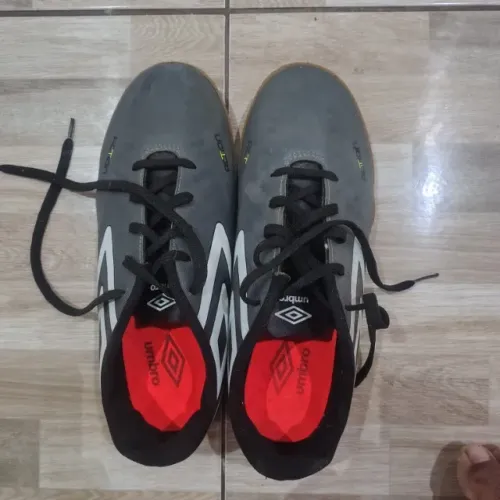 chuteira umbro action