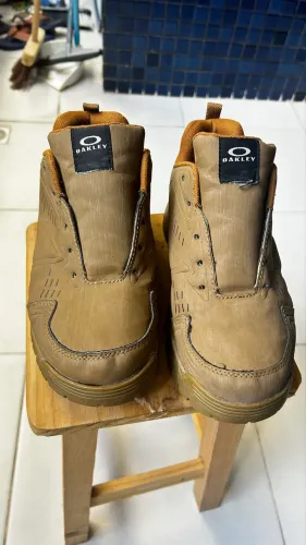 Bota, tênis osklen