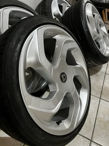 Rodas 17 Vulcano