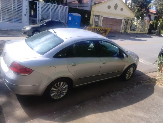 Fiat Linea Essence Dualogic 1.8 Flex 16V 4P 2013