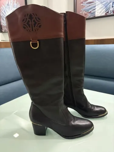 Bota ? em couro 
