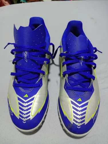 Chuteira society 43 Adidas semi nova
