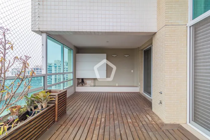 Apartamento de Luxo em Jardim Morumbi com 4 quartos e 5 banheiros