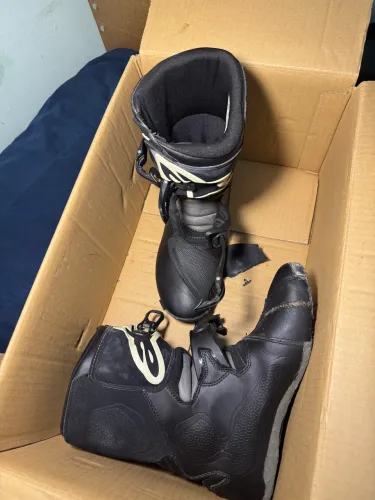 Bota Alpinestars Belize 42 para restaurar