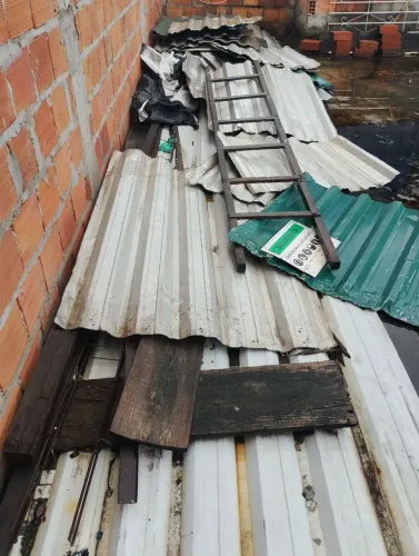 telha de zinco e alumínio