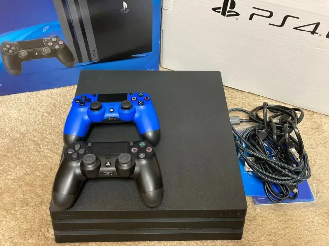 Playstation 4 Pro (PS4 PRO) 1TB + 2 Controles + 4 Jogos