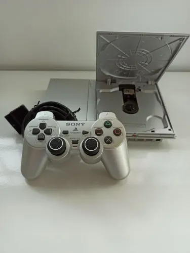 PlayStation 2 Prata em ótimo estado de conservação