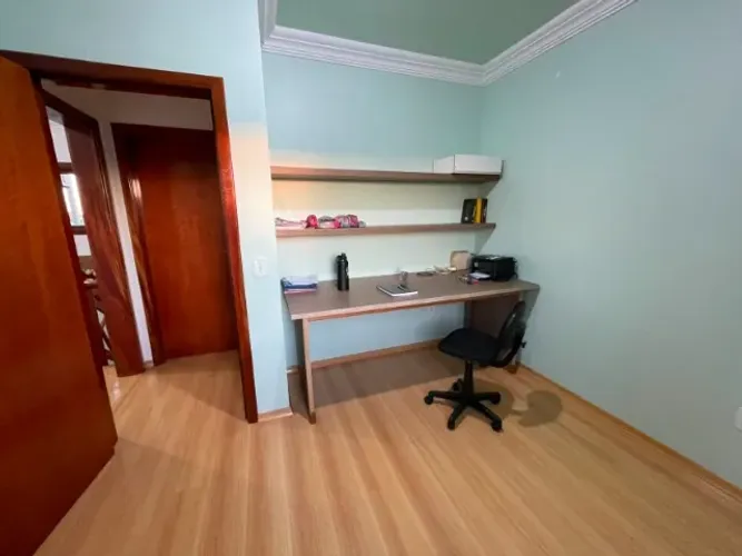 Quarto Mobiliado para Estudante Feminina - Bairro Seminário