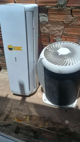 Ar condicionado split Elgin de 24 mil BTUs serpentina cobre com controle 