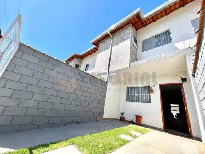 Sobrado à venda em Caraguatatuba, Pontal de Santa Marina, com 2 quartos, 66m²