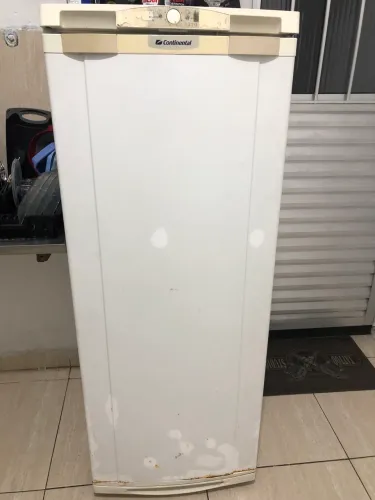 Vendo geladeira fuciona tudo ok, geladeira simples